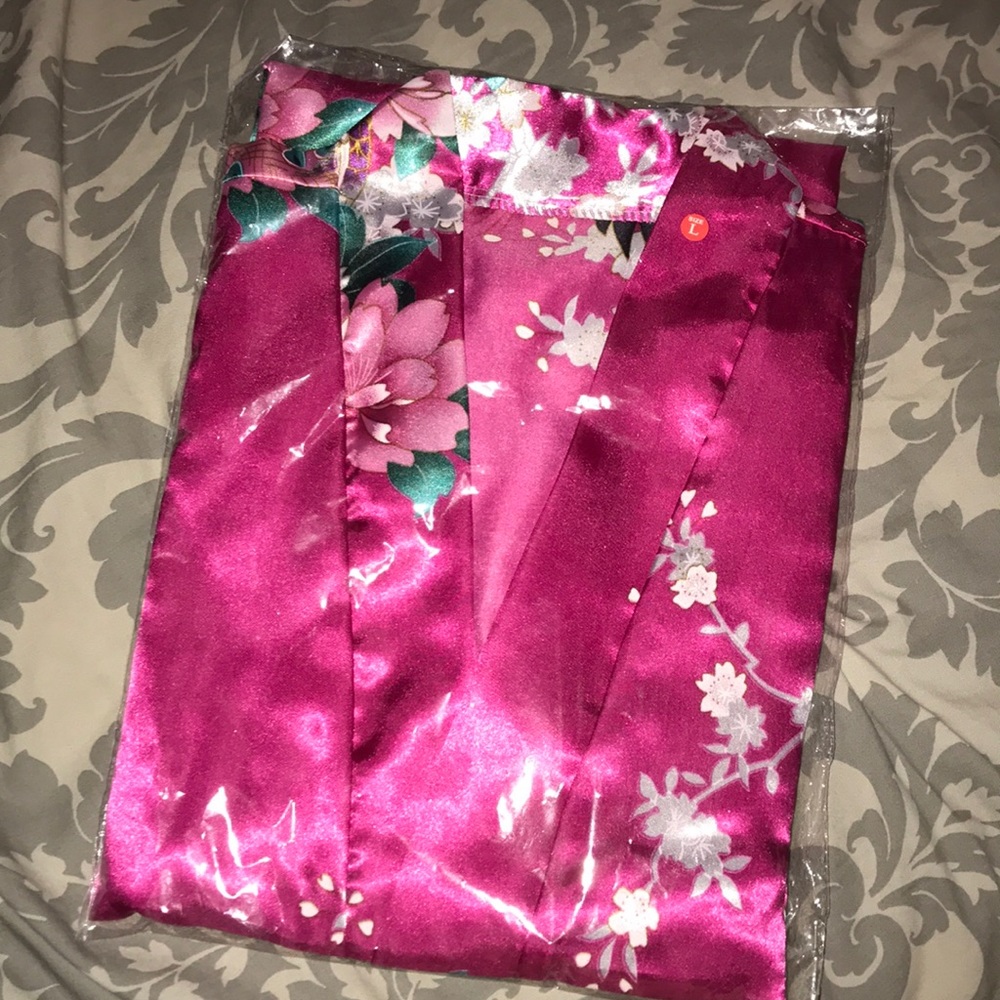 FAUX SILK ROBES - Picture 2 of 6